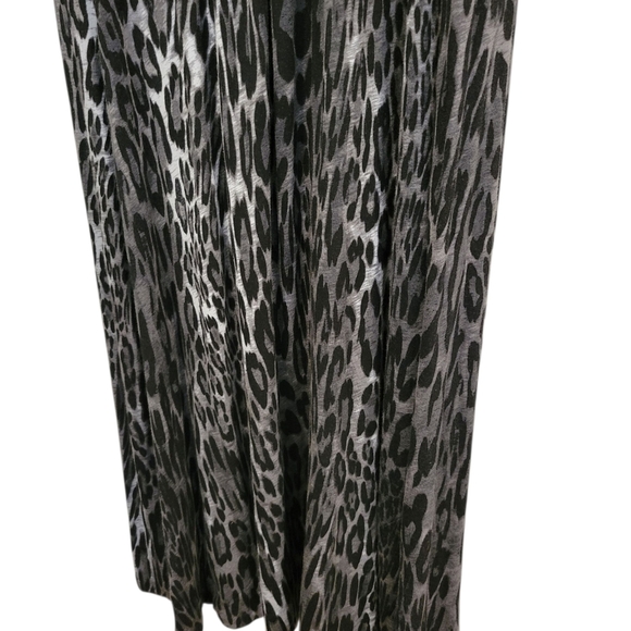 Liz Lange Completely Me Lovely Maxi Dress V Neck Soft Flowing Fabric For Fall PL - Picture 7 of 12